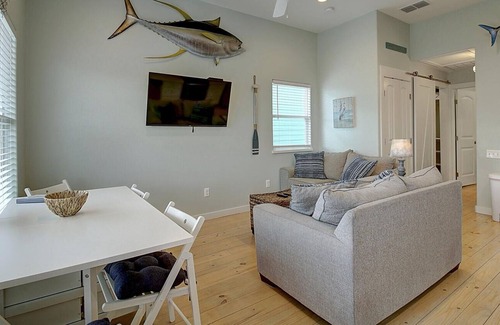 Port Aransas Villa | Woodhaven Beach Club 2 Bedroom Bungalow by Redawning