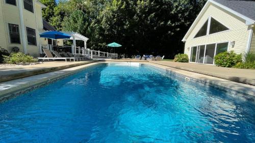 Three Oaks House | Woodland Paradise