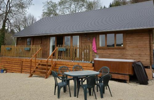 Treignac House | Woodlands Cottage