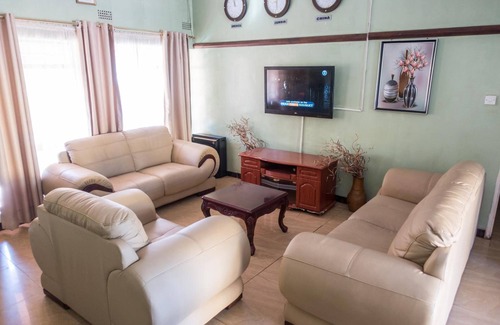 Livingstone Cabin | Woodlands Lodge & Tours
