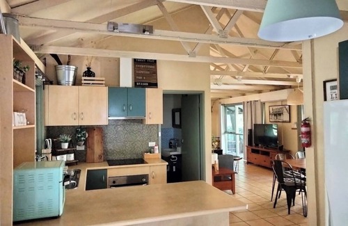 Kalimna Ski Chalet | Woodmellow Family Holiday Cottage & Wood Stove