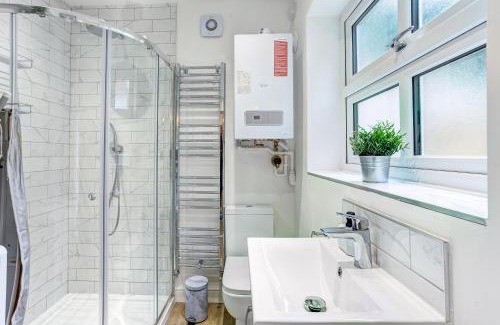 Congleton House | Woodside Cottage, Congleton, Nr Peak District