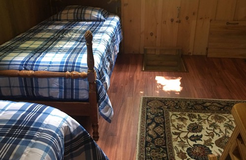 Adrian Cabin | Woody’s Treehouse Hideaway In French Creek,W.Va great deer hunting