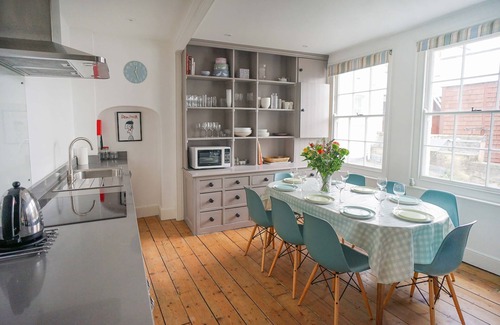 Cowes House | Woodyear House - Sleeps 8 - Cowes Waterfront