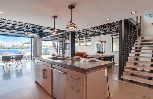 Mission Beach House | WOW 130' of Water Front * 4 Houses * 10 Parking * AC
