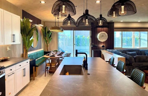 Coachella House | WOW! 7 bedrooms! 10 beds! Villa Secreta