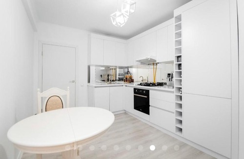 Chisinau Apartment | Wow white baroc apartament