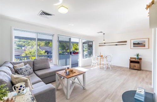 Shoal Bay House | Wreck Beach Cottage 1 Flannel Flower Fairway close to the beach