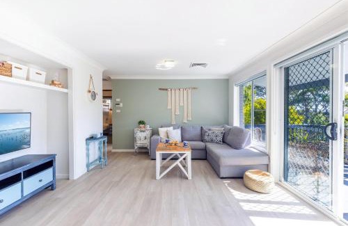 Shoal Bay House | Wreck Beach Cottage 1 Flannel Flower Fairway close to the beach