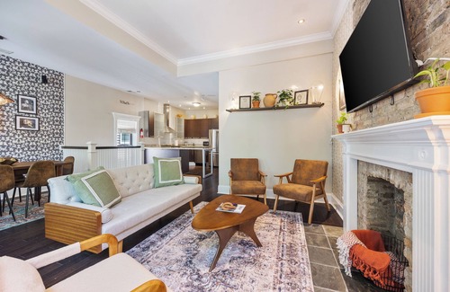 Wrigleyville Apartment | Wrigleyville Suites