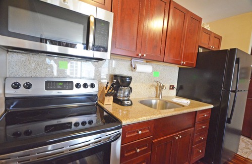 Waikiki Apartment | WS2105 Paradise Awaits Parking, Beach Pool & Gym