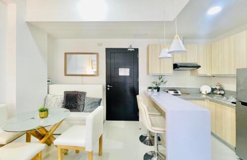 Mandurriao Apartment | WV 17 Sleek & Trendy Studio with Bunk Bed
