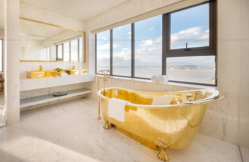 Son Tra Hotel | Wyndham Danang Golden Bay