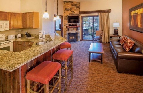 Lake Delton Condo | Wyndham Glacier Canyon, 2 br Deluxe Condo, Free WiFi