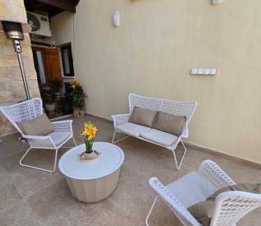 Anogyra House | Xenonas Hiliostrofi