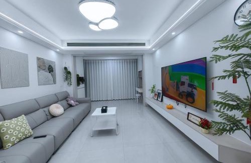 Youjiang District Apartment | Xiaoni's Homestay