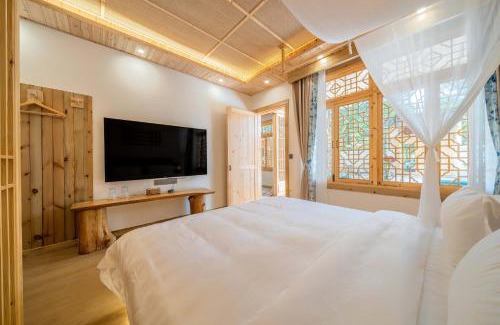 Dujiangyan Hotel | Xiwoo Designer Villa with Exclusive Courtyard & Hot Spring