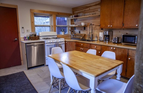 Keene Apartment | Xplorer II - Keene | Modernized Private Apartment in Town | Centrally Located to Major Trailheads