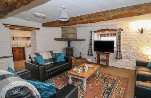 Llanybydder House | Y Beudy