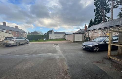 Denbigh House | Y Stabl 94a
