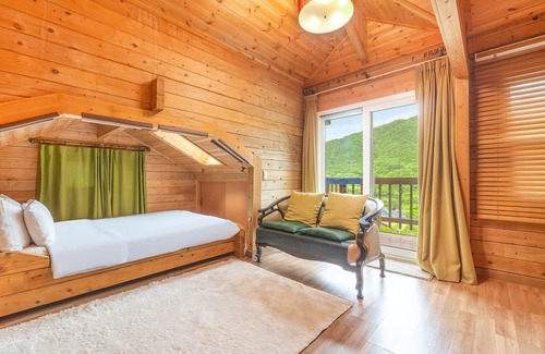 Yongmun House | Yangpyeong Isobiyagi Spa Pension