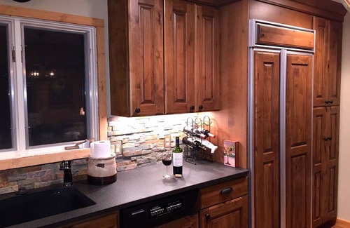Harbor Springs House | “Year-Round Adventure Awaits – Ski, Golf & Relax in Harbor Springs!”