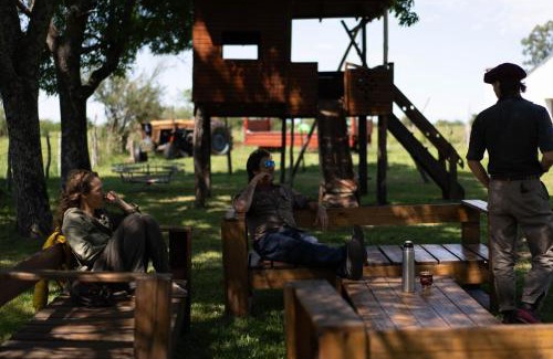 Colonia Libertad House | Yellow Cardinal Lodge