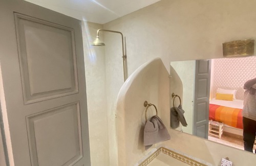 Assouel Bed & Breakfast | Yellow room