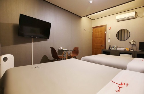 Yeongdong Hotel | Yeongdong 32 Days