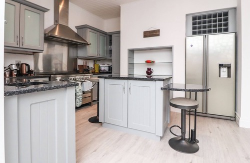 Lytham St. Anne's Cottage | YEWDALE, pet friendly, country holiday cottage in Lytham St. Annes