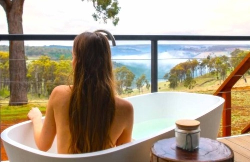 Kangaroo Gully Ski Chalet | Yira - Uninterrupted Panoramic Sunrise Vistas. Embrace the magic of dawn at Yira, named for its elevated perch (Noongar for "up high").