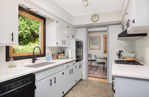 Highland House | Yoga Retreat | Xcel | Fairgrounds | St. Paul, MN