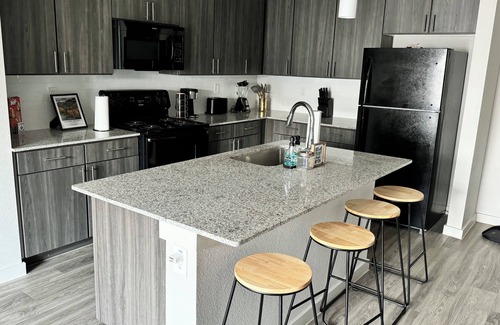 George Bush Park/Eldridge Bed & Breakfast | Your Cozy & Captivating Condo!