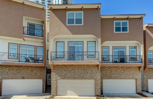 Riverside Terrace House | Your Gem Townhome in TX Medical Center