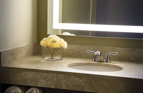 Lakeway Hotel | Your Home Away from Home! 3 Convenient Units, Outdoor Pool!