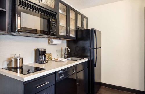Linthicum Heights Resort | Your Home Base for Exploring Charm City! Fully-equipped Kitchen, Pets Allowed!