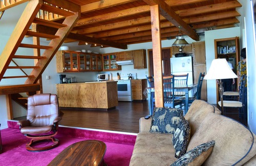 Oroville House | YOUR INVITED To PLAY & RELAX On THE LAKE Warm Weather & Beautiful Sunsets