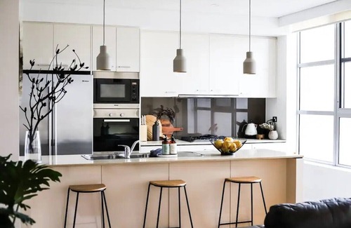 Wollongong CBD Apartment | Your Luxurious Wollongong Getaway! High end CBD apartment with city views