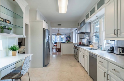 Neartown House | Your Montrose Gem! Sleeps 47/17BR/7BA/12PA ★