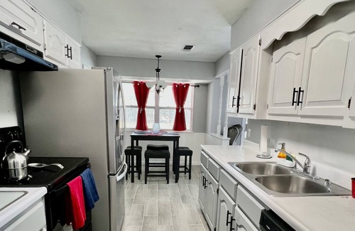 Universal City House | Your Perfect Retreat 4BR w/ POOL!