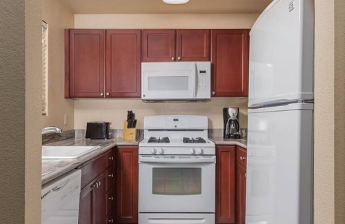 Paradise Condo | Your Private Las Vegas Oasis: A Desert Escape Minutes from the Strip