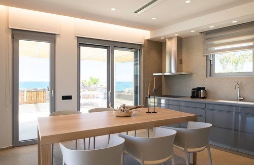 Filaki Villa | Your Private Retreat by the beach, with Heated Pool