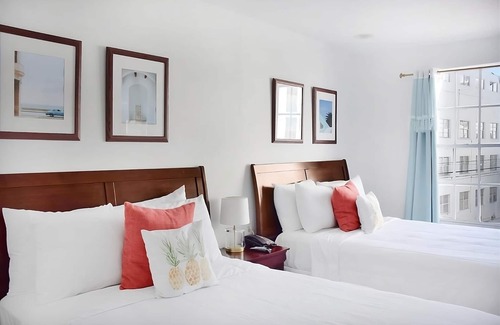 Flamingo/Lummus Hotel | Your Relaxing Getaway Awaits! Two Great Units, Walk To The Beach