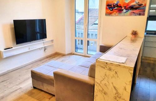 NoLo Apartment | Your Spacious & Lovely home -4 queen bed-