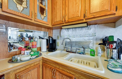 Yuma Cottage | Yuma Getaway w/Pool Access, 5 Mi to Lutes Casino!