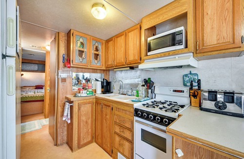 Yuma Cottage | Yuma Getaway w/Pool Access, 5 Mi to Lutes Casino!