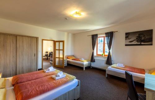 Cernousy House | Zámecký Dvůr Černousy