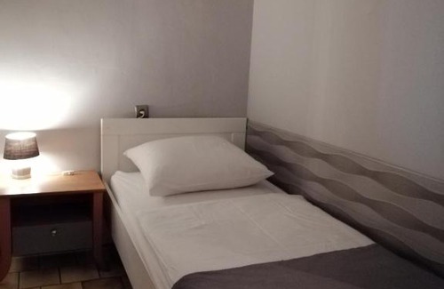 Zielona Gora Bed & Breakfast | Zajazd pod Różą