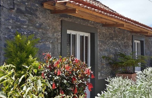 Estreito da Calheta Cottage | "Zen" atmosphere with breathtaking views.