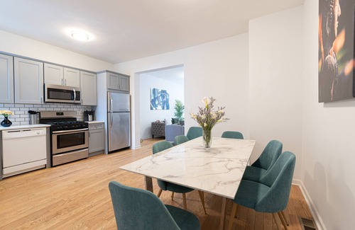 The Heights House | Zen Private House for Family 4 BR 3 BA
